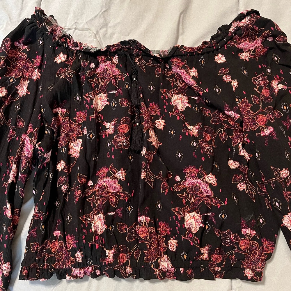 OFF THE SHOULDER TOP